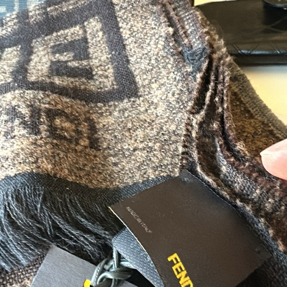 Fendi Unisex winter scarf - Picture 4 of 4